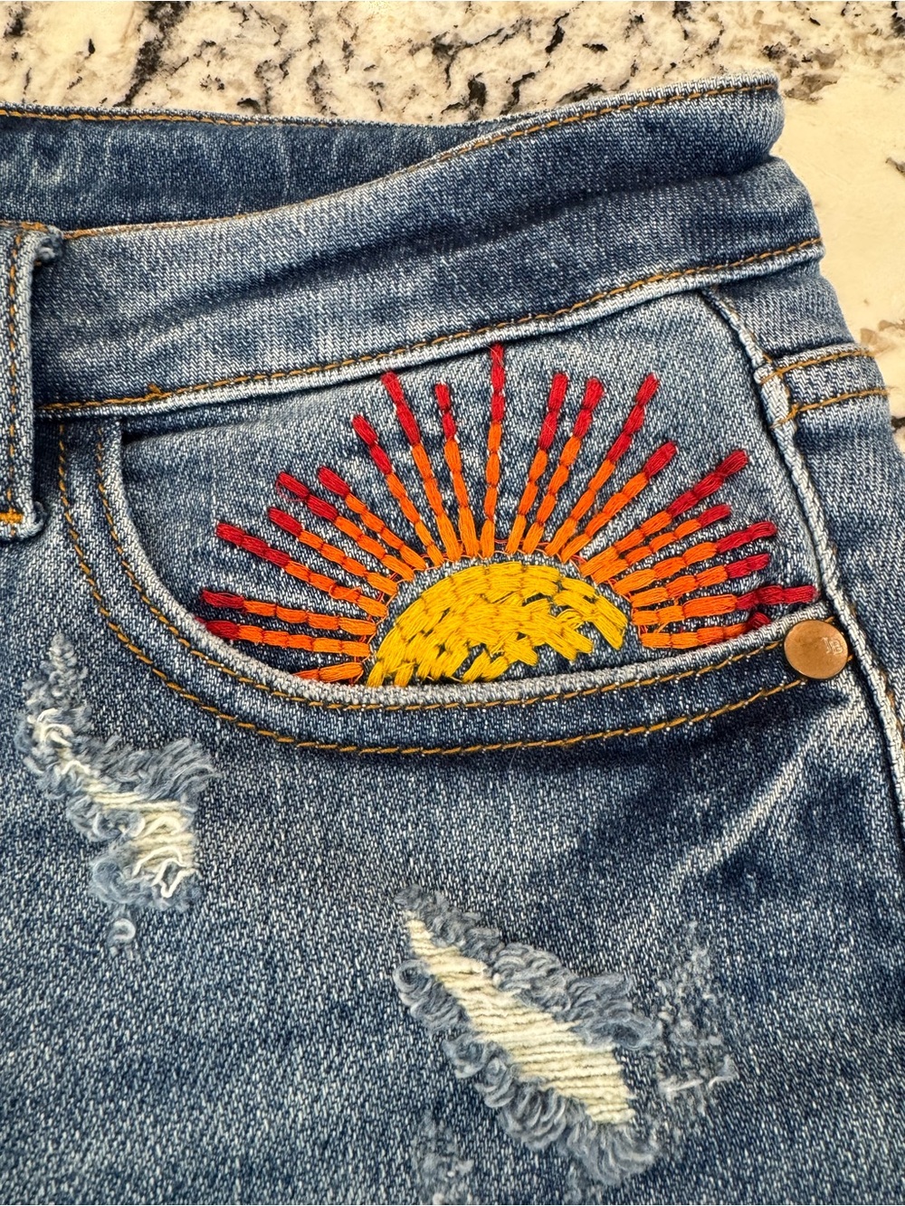 Judy Blue Sunburst Embroidered Distressed Denim Shorts Medium Boho Western - Picture 3 of 8